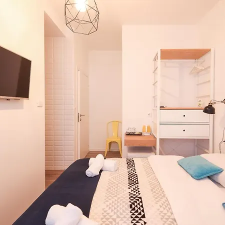 לינה וארוחת בוקר Zaratino זאדאר